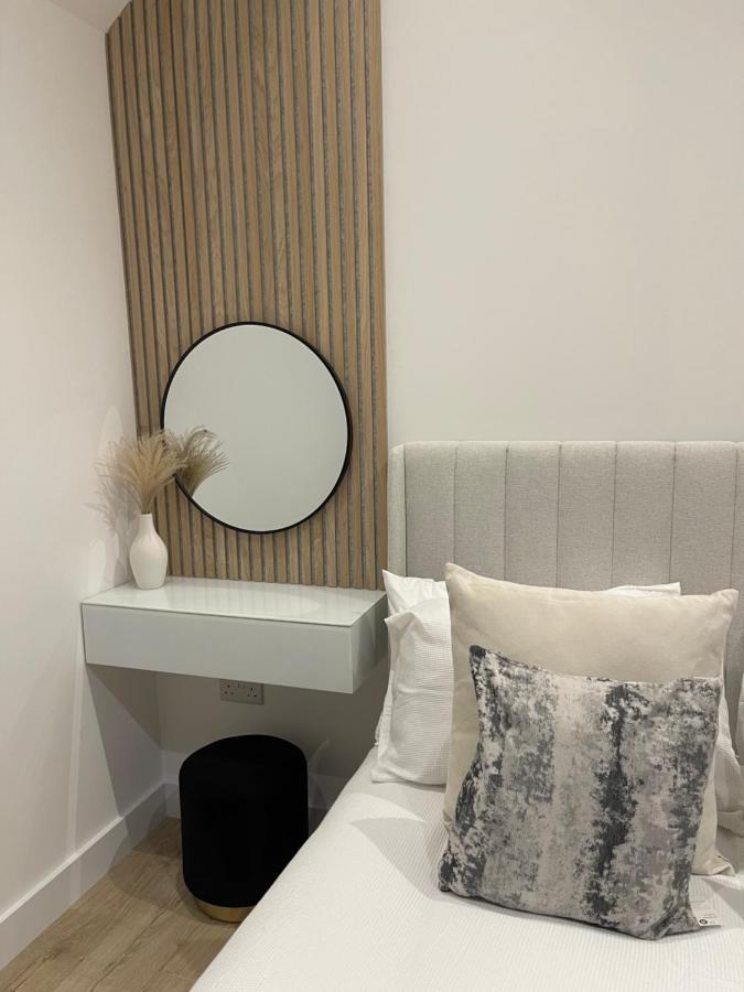 The Lodge Hideaway In Cowes Gurnard Экстерьер фото